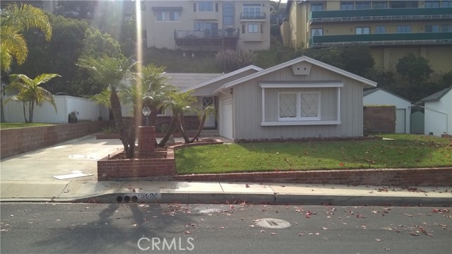 5522 Riviera Way Torrance, California Tastefully Remade. Automatic sprinklers and Garage Door. Laundry in Garage. No smoking. Year lease required.