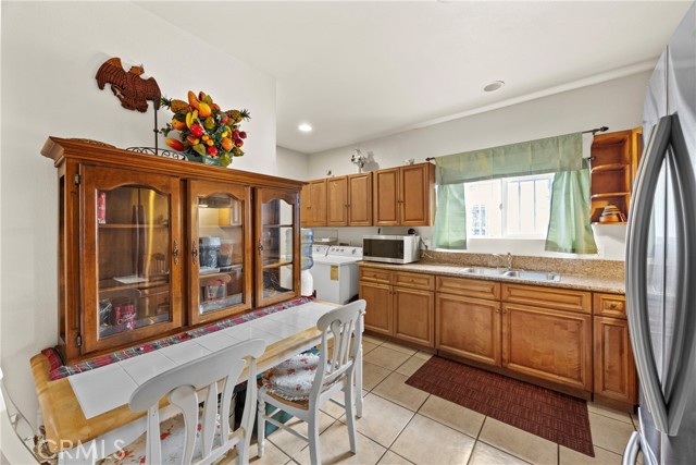 341 W 42nd St, Los Angeles CA: https://media.crmls.org/medias/69ce0f8a-df7d-4793-b7ed-b680b883e901.jpg