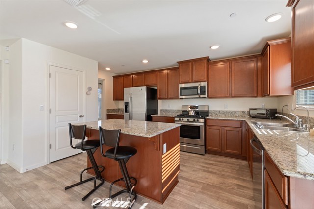 Detail Gallery Image 6 of 55 For 802 Reisling, Coalinga,  CA 93210 - 5 Beds | 3 Baths