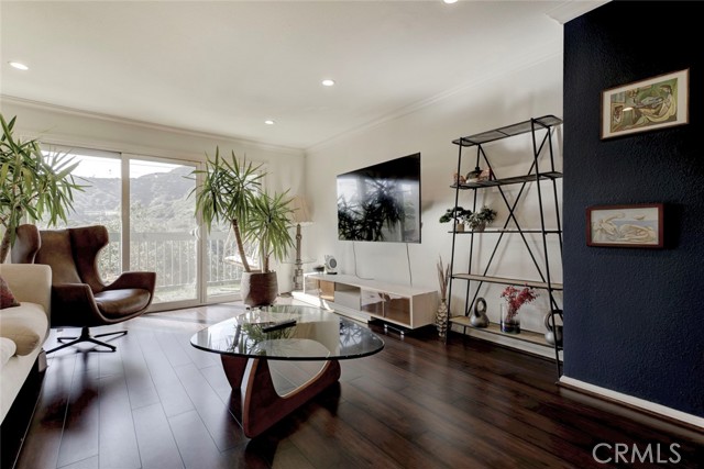 Detail Gallery Image 4 of 26 For 2940 N Verdugo Rd #305,  Glendale,  CA 91208 - 2 Beds | 2 Baths