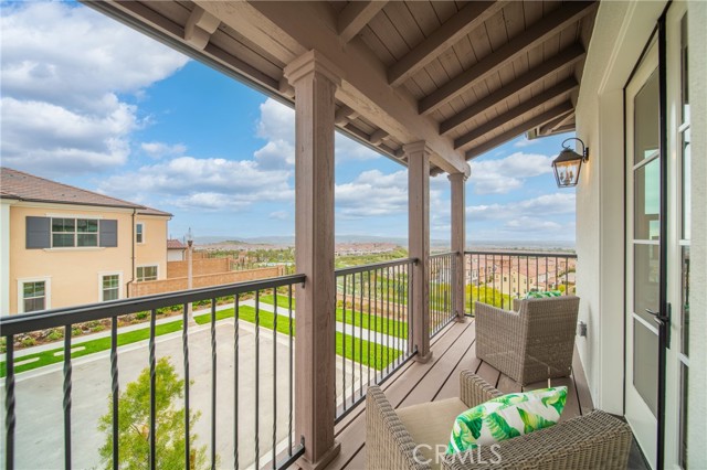 101 eversedge, Irvine CA: https://media.crmls.org/medias/69cf9bb0-6b3b-408e-9cd1-da74bd544397.jpg