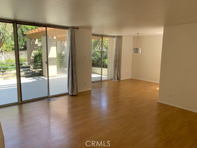 363 Cleo Street, Laguna Beach CA: https://media.crmls.org/medias/69cfa548-e4b2-4045-b06a-5b3e9f7a4f82.jpg