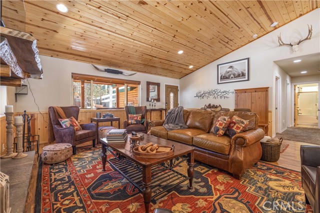 Detail Gallery Image 7 of 65 For 424 Mountainaire Ln, Big Bear Lake,  CA 92315 - 3 Beds | 2 Baths