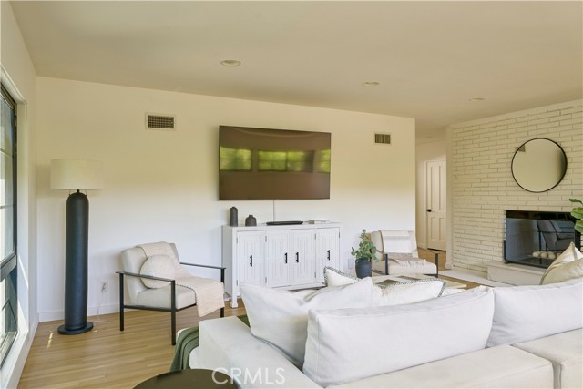 Detail Gallery Image 13 of 40 For 4800 Mary Ellen, Sherman Oaks,  CA 91423 - 3 Beds | 2 Baths