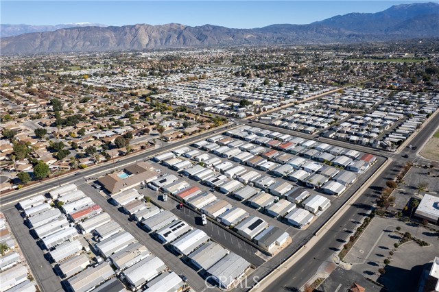 1895 W Devonshire Avenue, Hemet CA: https://media.crmls.org/medias/69d2eade-23a7-4103-b343-13e27f126853.jpg