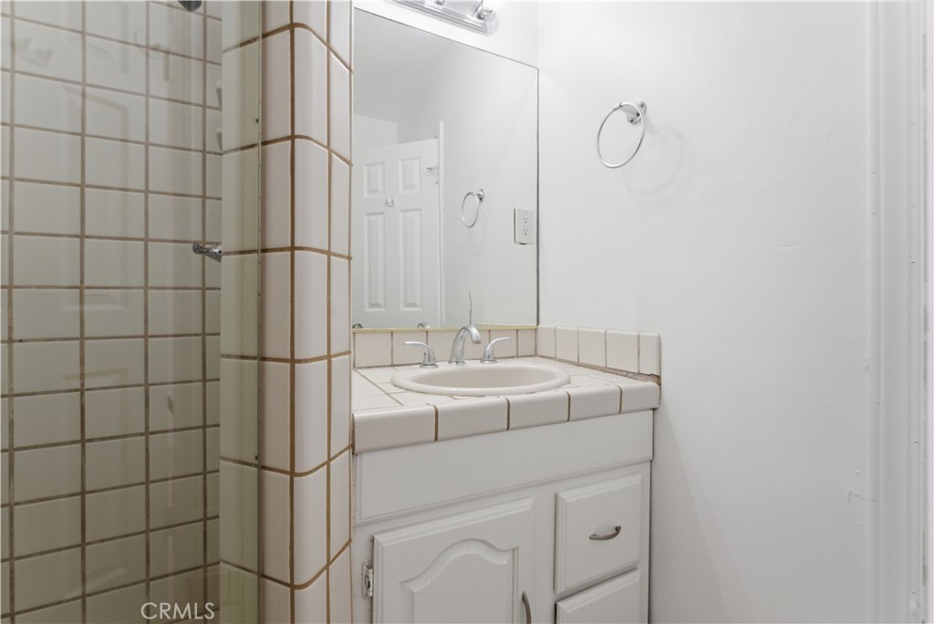 https://media.crmls.org/medias/69d3d874-ce0e-4fa2-a049-3359276df70b.jpg?preset=X-Large