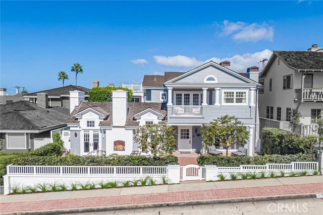 215 Marigold Avenue, Corona del Mar CA: https://media.crmls.org/medias/69d59b4f-6b23-4c4c-9cf2-9be17b5050ee.jpg