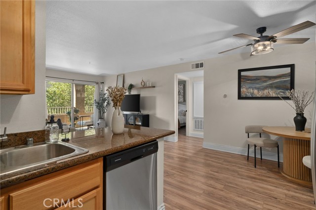 Detail Gallery Image 10 of 29 For 2350 Del Mar Way #203,  Corona,  CA 92882 - 1 Beds | 1 Baths