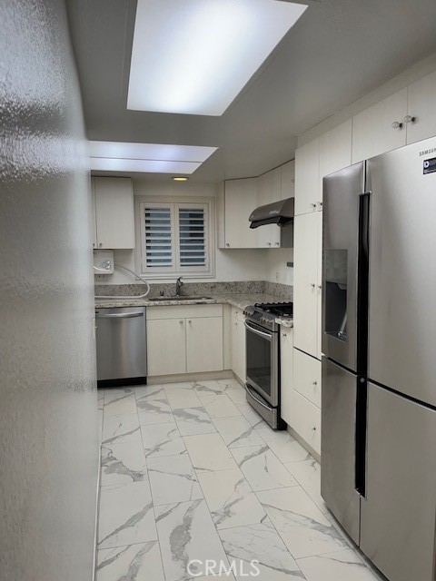 Detail Gallery Image 7 of 21 For 24001 Neece Ave #7,  Torrance,  CA 90505 - 2 Beds | 2 Baths
