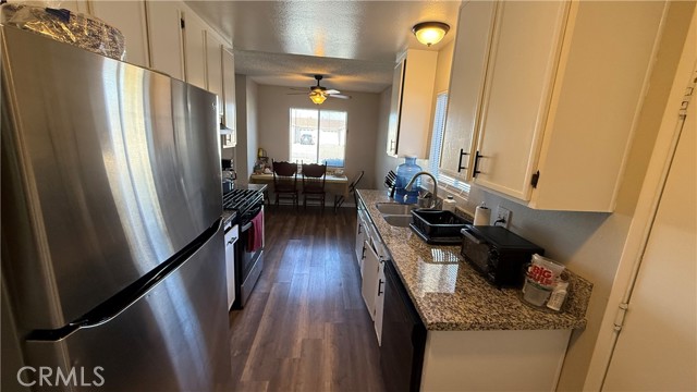 Detail Gallery Image 11 of 26 For 1835 Pueblo, Hemet,  CA 92545 - 2 Beds | 2 Baths