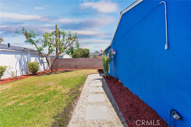 8460 Truxton Avenue, Los Angeles CA: https://media.crmls.org/medias/69d7d17c-3618-4841-916c-e9220801613c.jpg