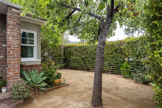 516 S Sparks S Street, Burbank CA: https://media.crmls.org/medias/69d89dd3-f44f-475a-b3b7-b085698b2c70.jpg