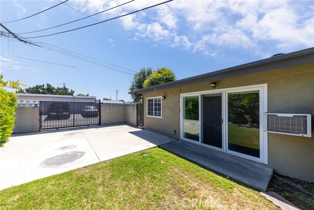 261 E Fig Avenue, Monrovia CA: https://media.crmls.org/medias/69d9036c-3994-4a57-90f2-a657f1031571.jpg