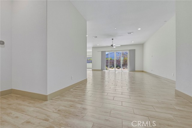 Detail Gallery Image 4 of 35 For 2446 Valverde Dr, Merced,  CA 95340 - 4 Beds | 2 Baths