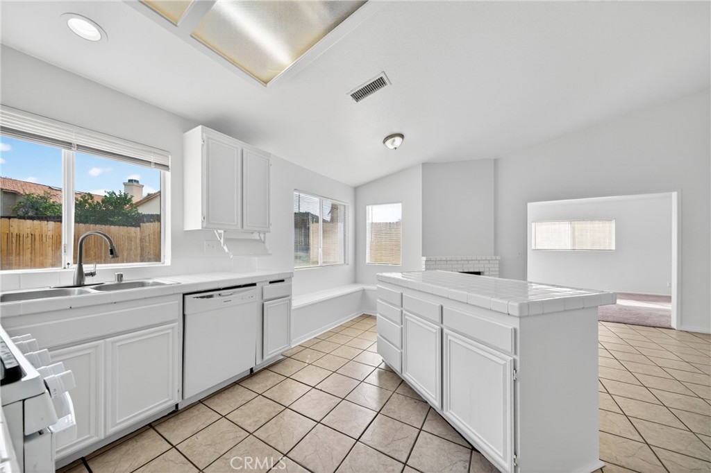 MLS #OC25249388 image #9