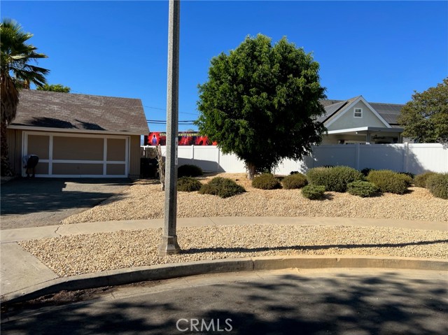 Detail Gallery Image 2 of 17 For 421 Royal Cir, Corona,  CA 92879 - 4 Beds | 2 Baths