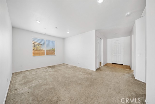 Detail Gallery Image 5 of 38 For 11877 Crossbill Way, Jurupa Valley,  CA 91752 - 5 Beds | 3 Baths