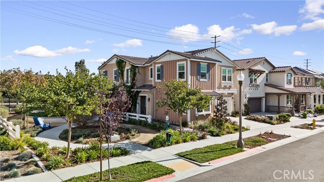 Detail Gallery Image 3 of 46 For 15975 Almond Ave, Chino,  CA 91708 - 5 Beds | 3/1 Baths