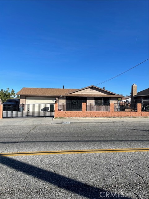 Detail Gallery Image 6 of 20 For 14327 Rodeo Dr, Victorville,  CA 92395 - 5 Beds | 3 Baths