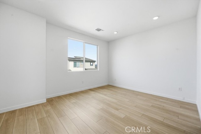 Detail Gallery Image 15 of 27 For 27341 Bear Creek Ln, Valencia,  CA 91381 - 3 Beds | 3/1 Baths