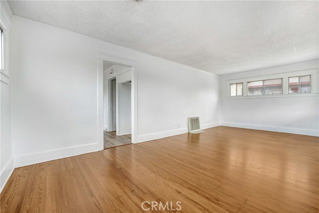 401 S Hidalgo Avenue, Alhambra CA: https://media.crmls.org/medias/69df4045-503a-4e84-ba66-e5e5855cfc1b.jpg