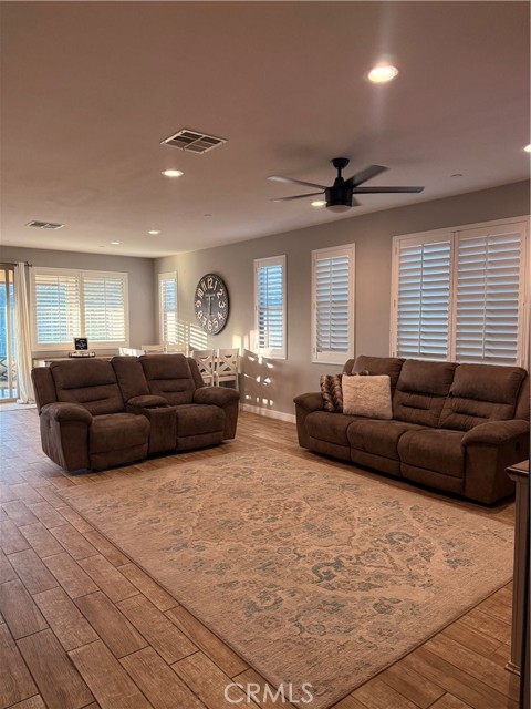 Detail Gallery Image 8 of 27 For 24109 Darmera, Lake Elsinore,  CA 92532 - 4 Beds | 2/1 Baths