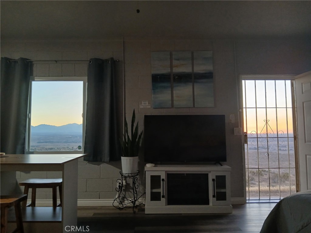 https://media.crmls.org/medias/69e019ee-007a-4247-b7b3-a4dc7d76e1d5.jpg?preset=X-Large