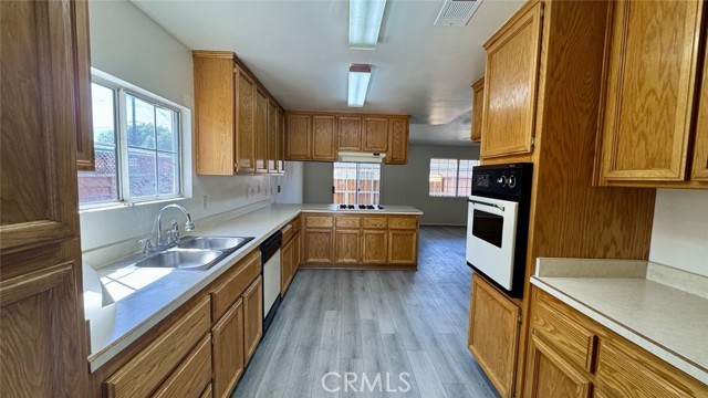 Detail Gallery Image 2 of 10 For 715 Houchin, Bakersfield,  CA 93304 - 3 Beds | 2 Baths