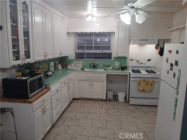 7650 Wilbur Avenue, Reseda CA: https://media.crmls.org/medias/69e09481-1f05-4c8a-9c02-fcdacb2bd57f.jpg