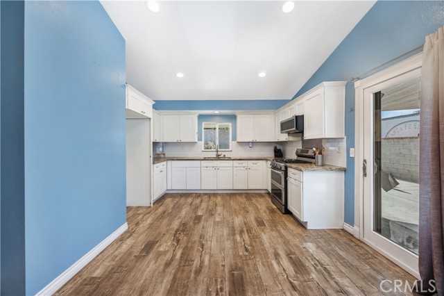 731 S Beechwood Avenue, Rialto CA: https://media.crmls.org/medias/69e137e7-848d-44ba-81f7-aae8c287acf8.jpg
