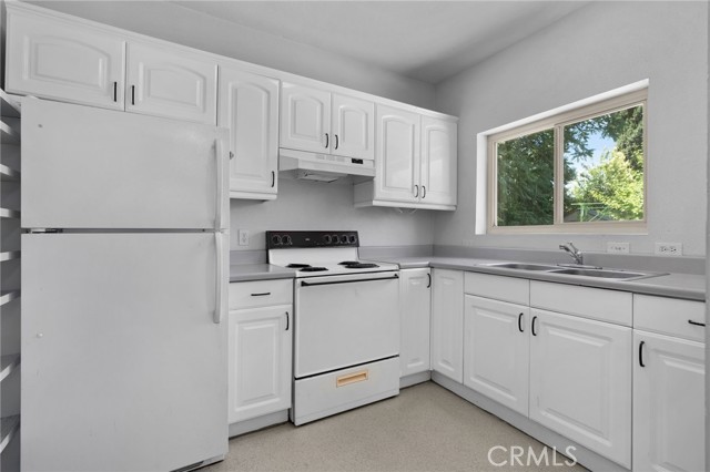 405 W Olive Avenue, Redlands CA: https://media.crmls.org/medias/69e20c12-1c1c-45f6-b8e8-bccd8995680c.jpg