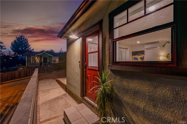 5239 Barker Drive, Los Angeles CA: https://media.crmls.org/medias/69e28452-0ca6-4bd1-a158-80f5658d6267.jpg