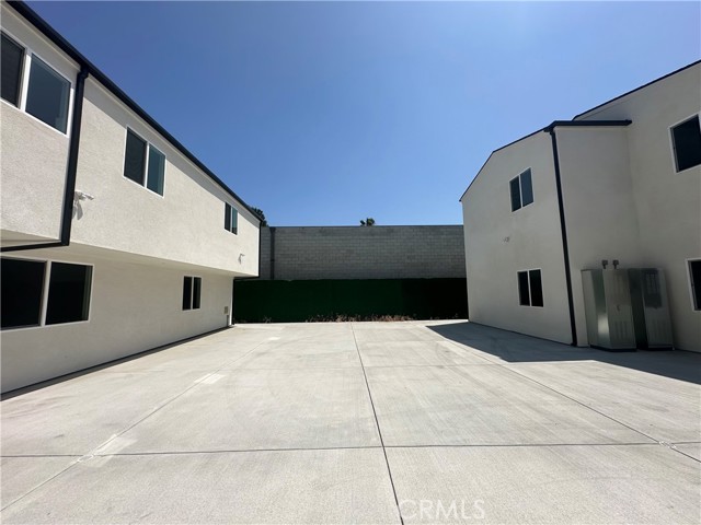 7726 1/2 Laurel Canyon Boulevard, North Hollywood CA: https://media.crmls.org/medias/69e2db19-f65d-4d3b-93b7-7d2629766f22.jpg