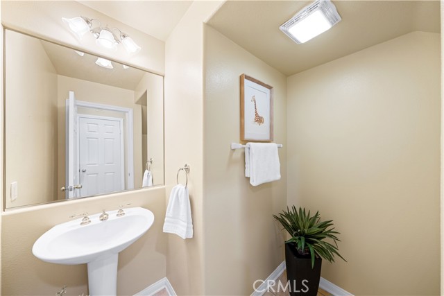 Detail Gallery Image 14 of 52 For 16 Azalea, Irvine,  CA 92620 - 5 Beds | 3/1 Baths