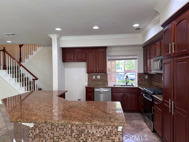 Detail Gallery Image 6 of 35 For 41881 Saint Thomas Ct, Temecula,  CA 92591 - 3 Beds | 3/1 Baths