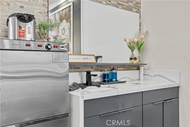 1520 N, Ontario CA: https://media.crmls.org/medias/69e41d35-21ff-4797-a46a-ff3382928d92.jpg