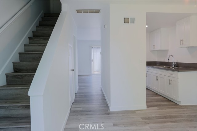 Detail Gallery Image 7 of 33 For 2709 S Baker St, Santa Ana,  CA 92707 - 2 Beds | 1/1 Baths