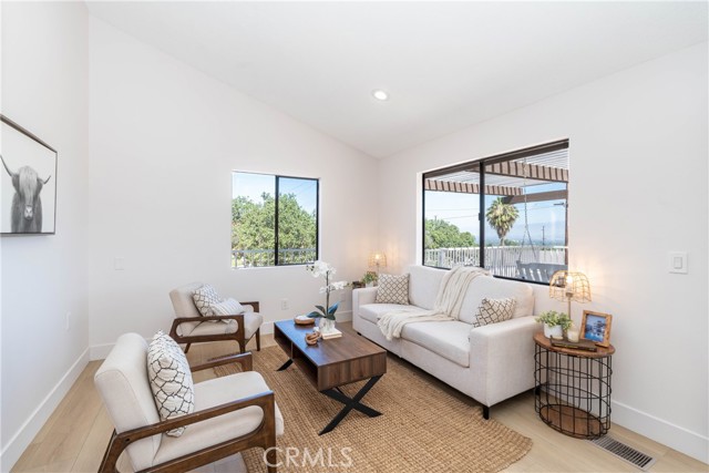 16066 Rancho Verde Circle, Riverside CA: https://media.crmls.org/medias/69e4667f-3494-4ae2-89f9-5681d7d44df7.jpg