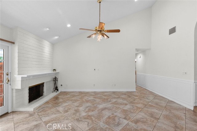 25383 Fortuna Drive, Valencia CA: https://media.crmls.org/medias/69e4e45f-4aed-4145-ae78-5dd5b84a514d.jpg