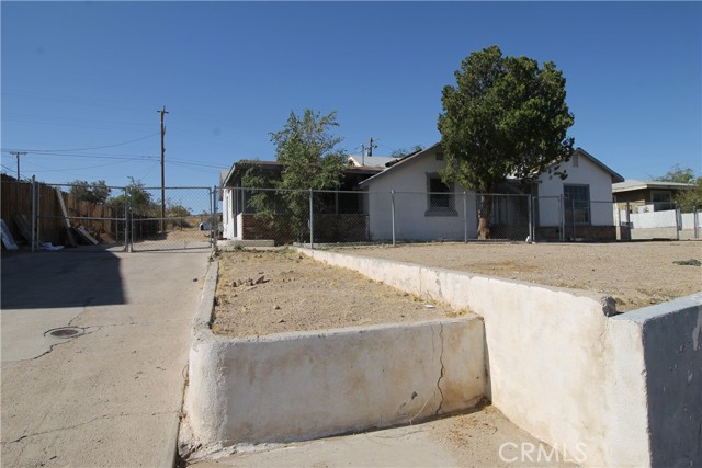 Detail Gallery Image 1 of 4 For 1020 Flora St, Barstow,  CA 92311 - 2 Beds | 2 Baths