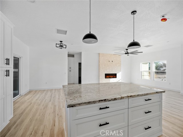 Detail Gallery Image 11 of 33 For 15605 Dale Evans Pkwy, Apple Valley,  CA 92307 - 4 Beds | 2/1 Baths