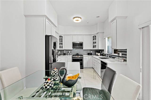 Detail Gallery Image 30 of 69 For 6920 Valmont #5,  Tujunga,  CA 91042 - 4 Beds | 3 Baths