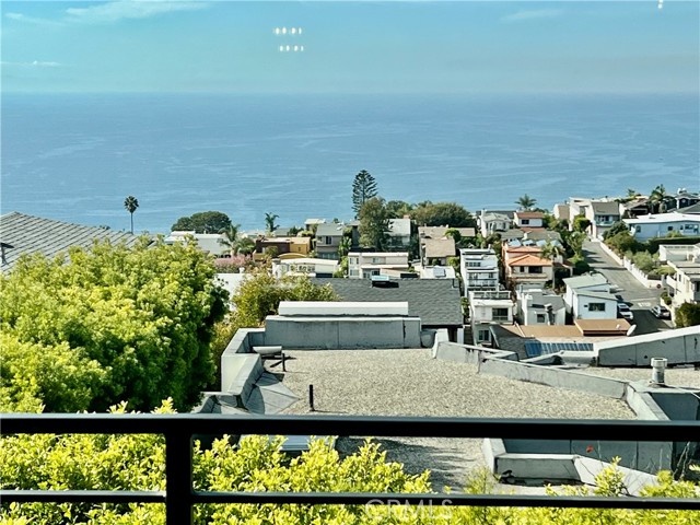 Detail Gallery Image 7 of 32 For 969 Acapulco St, Laguna Beach,  CA 92651 - 3 Beds | 2/1 Baths