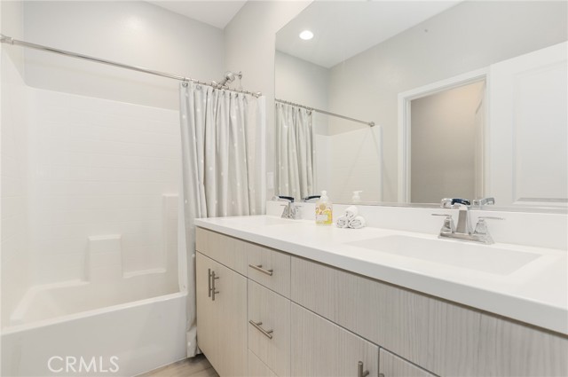 Detail Gallery Image 21 of 31 For 28642 Jardineras Dr, Valencia,  CA 91354 - 3 Beds | 2/1 Baths