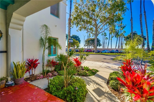 14 Park Avenue, Long Beach CA: https://media.crmls.org/medias/69e6d5b9-4311-4664-9a8e-9e782e8d4fe8.jpg