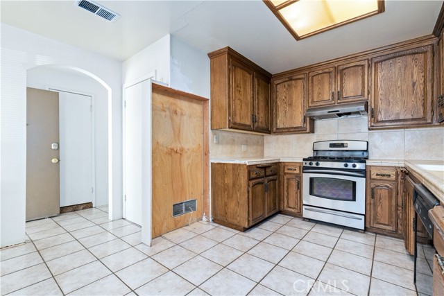 Detail Gallery Image 8 of 60 For 323 Crum, Templeton,  CA 93465 - 3 Beds | 4 Baths