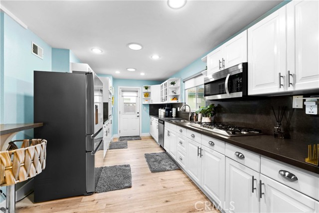 Detail Gallery Image 14 of 47 For 5930 Los Nietos St, Buena Park,  CA 90620 - 3 Beds | 2 Baths