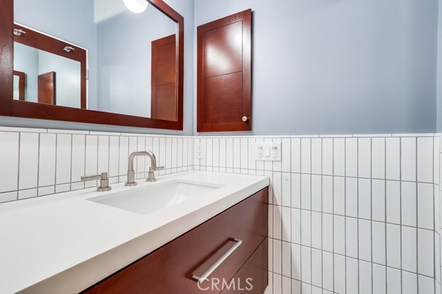 6715 E Ocean Boulevard, Long Beach CA: https://media.crmls.org/medias/69e83f7c-f068-47f1-91e9-ab5743dd3af7.jpg