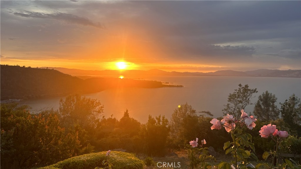 https://media.crmls.org/medias/69e86286-a592-4856-b831-3b958708293a.jpg?preset=X-Large