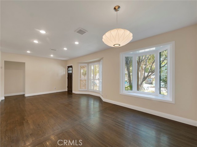 Detail Gallery Image 3 of 33 For 4231 Stern, Sherman Oaks,  CA 91423 - 4 Beds | 3 Baths